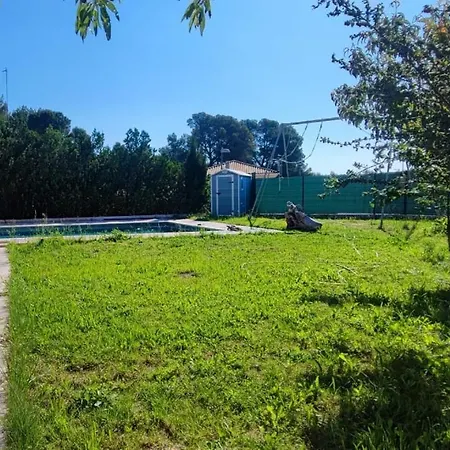 Les Pins Du * Lacoste (Herault)