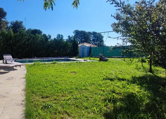 Les Pins Du * Lacoste (Herault)